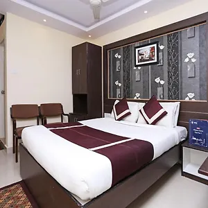 Oyo 5586 Prakash Palace 3*, Mysore India